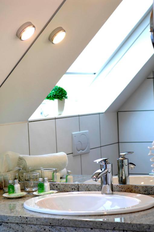 Romantik Hotel Schmiedegasthaus Gehrke Bad Nenndorf Oda fotoğraf